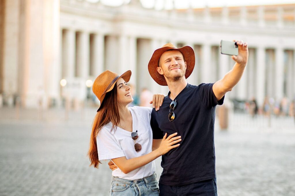 How to Start a Travel Blog and Earn Money in 2025